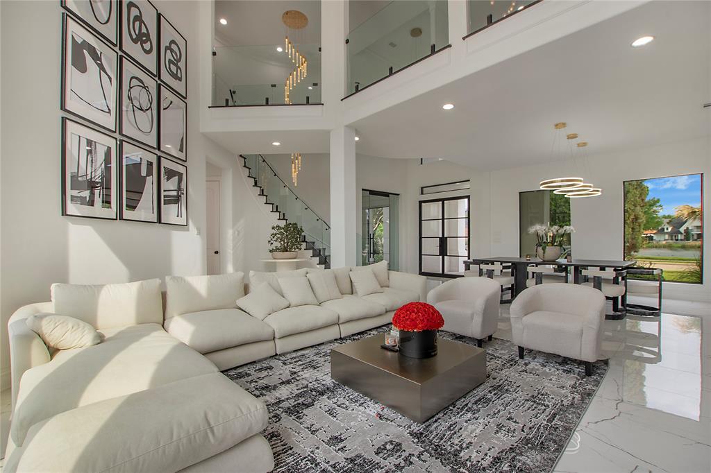 4824 Longvue Drive