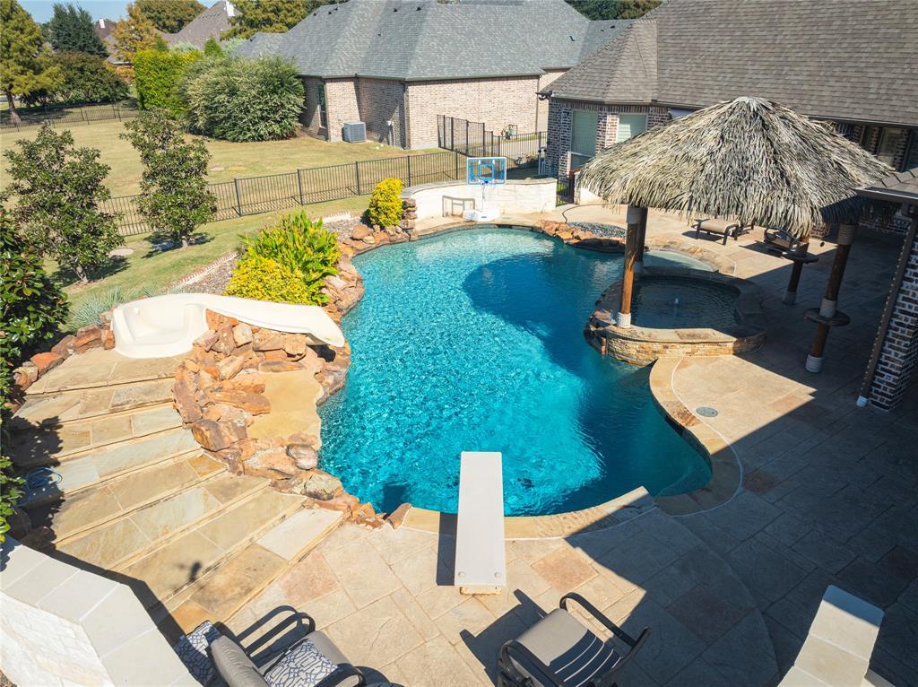 3305 Twin Lakes Drive