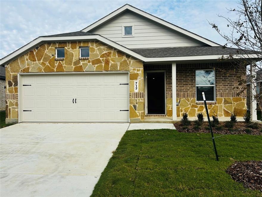 Brand new home. Adorable 3 bedrooms and 2 baths house with beautiful floor plan. Close to Aubrey High School. Easy access to highway 377 and 380, also very convenience for shopping and restaurants. 

This home offer with brand new refrigerator, High speed internet are included with the lease. Very valuable for this lease price. Owner pays HOA fees. Don't wait, call me for any questions.