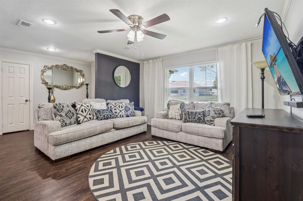 1213 W Tarrant Road