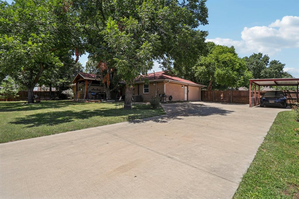 1213 W Tarrant Road