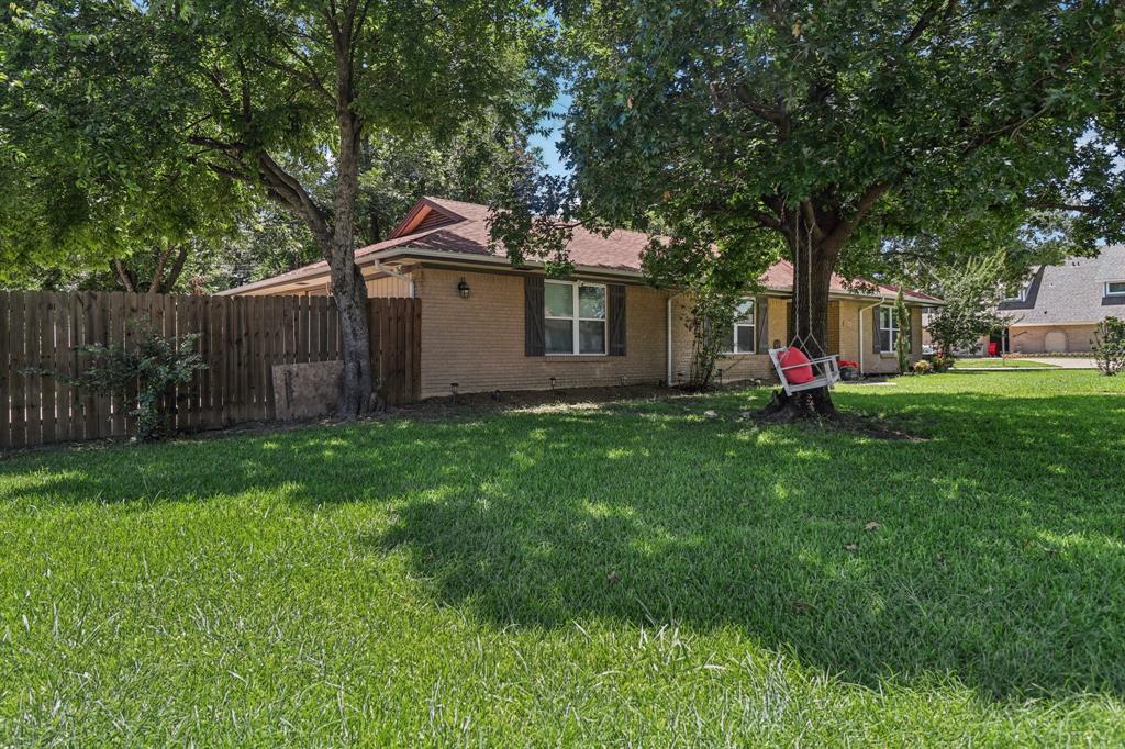 1213 W Tarrant Road
