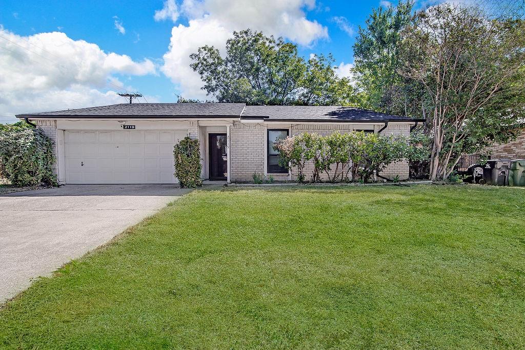 Photo of 2119 Lavon Creek Lane, Arlington, TX 76006 (MLS # 21388690)
