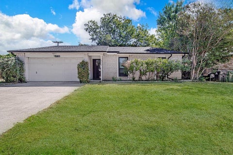 Photo of 2119 Lavon Creek Lane, Arlington, TX 76006 (MLS # 21388690)