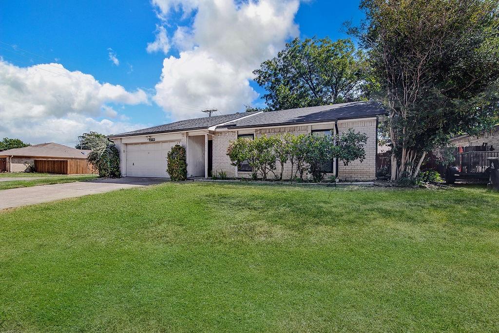 Photo of 2119 Lavon Creek Lane, Arlington, TX 76006 (MLS # 21388690)