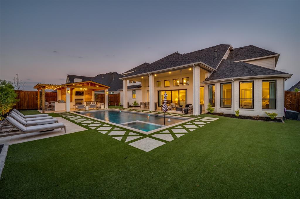 4700 Silver Cliff Drive