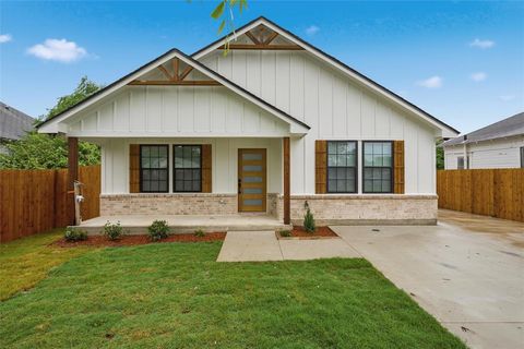 Photo of 812 Kings Highway, Waco, TX 76704 (MLS # 21258102)