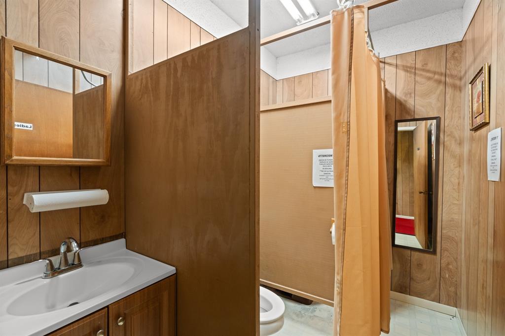 Corsicana - Commercial Sale