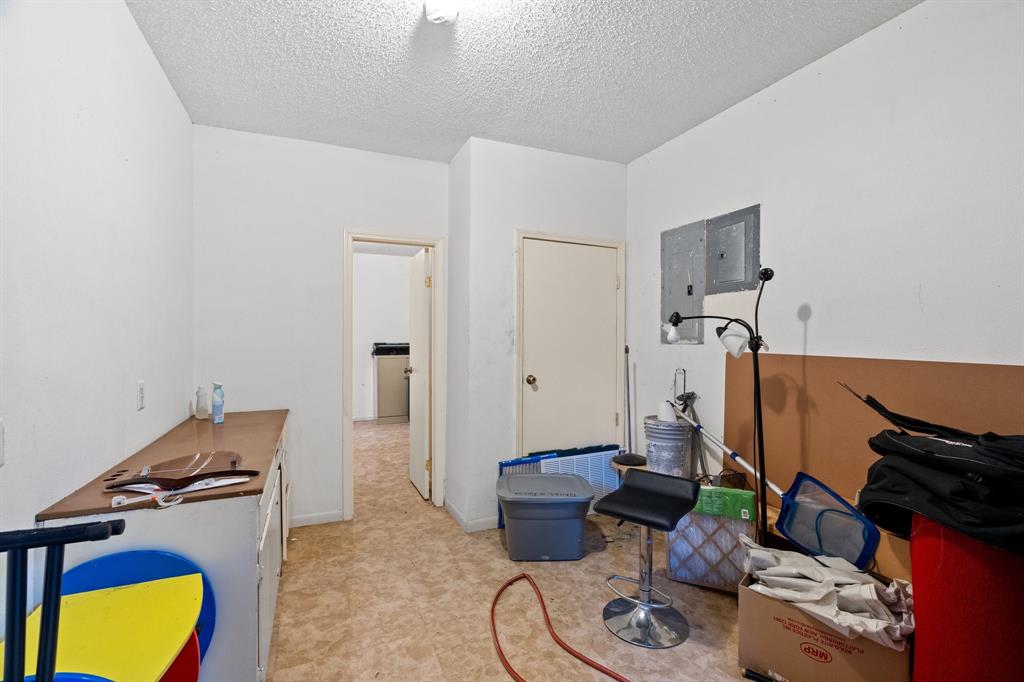 Corsicana - Commercial Sale