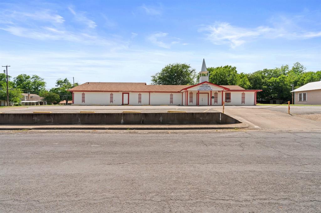 Corsicana - Commercial Sale