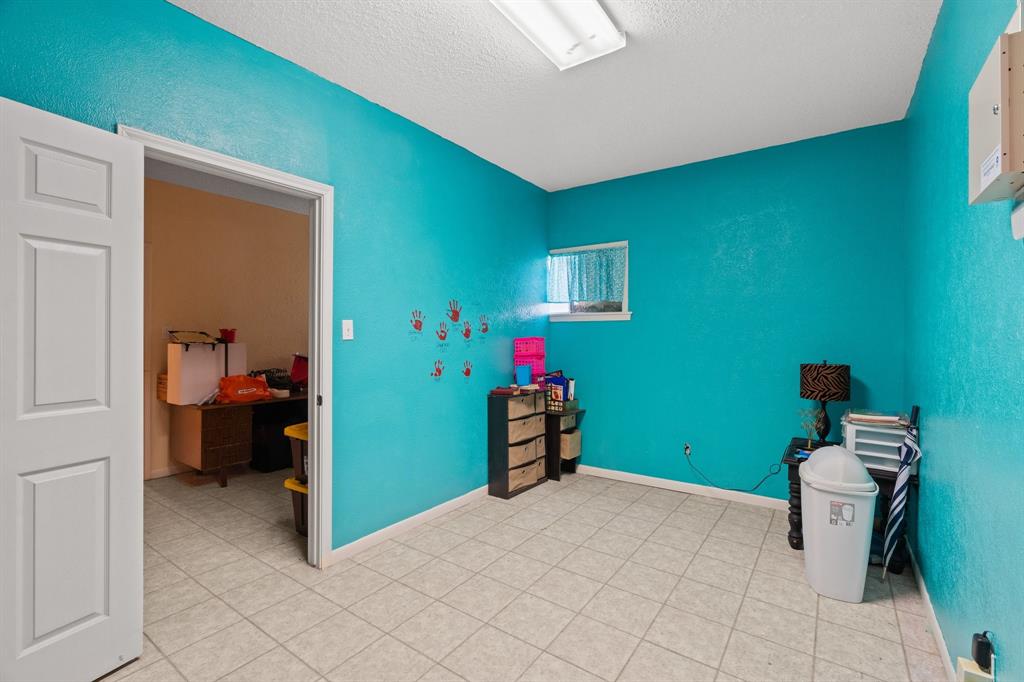 Corsicana - Commercial Sale