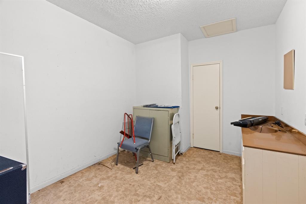 Corsicana - Commercial Sale