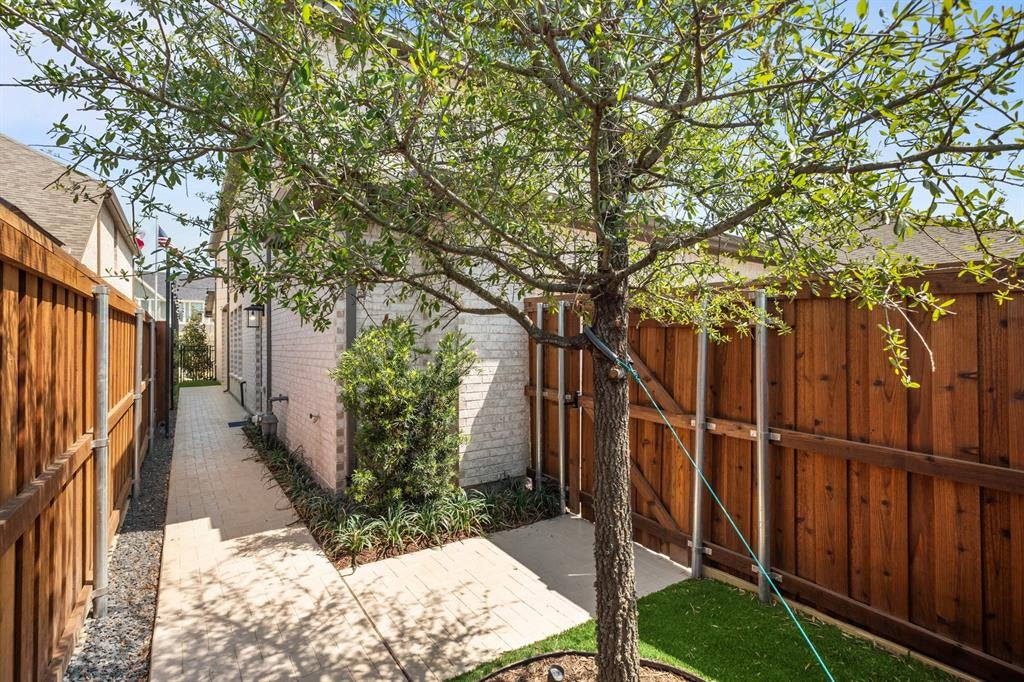 9408 Laurel Wreath Drive