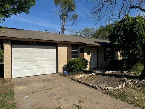 Photo of 302 Independence Drive, Garland, TX 75043 (MLS # 21225093)