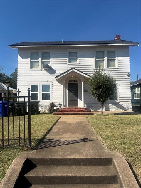 Photo of 2605 Homan AVE, Waco, TX 76707 (MLS # 21372855)