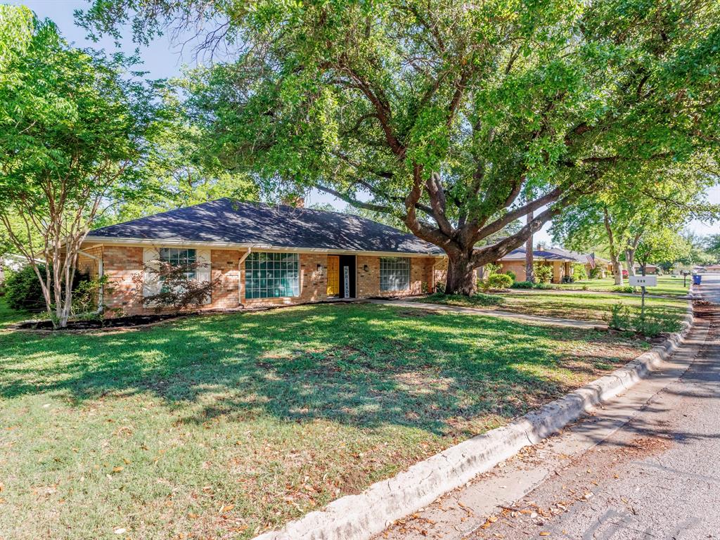 809 Brook Hollow Street