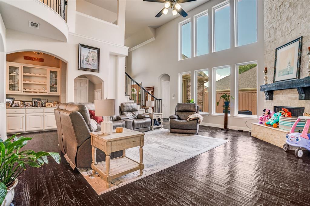 1221 Bridgeway Lane