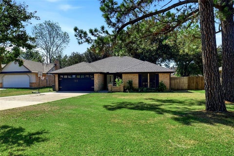Photo of 8624 Crestview DR, North Richland Hills, TX 76182 (MLS # 21406702)