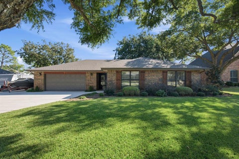 Photo of 4614 Spruce Street, Flower Mound, TX 75028 (MLS # 21416957)