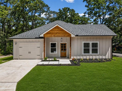 Photo of 113 Nina Street, Mabank, TX 75156 (MLS # 21347215)