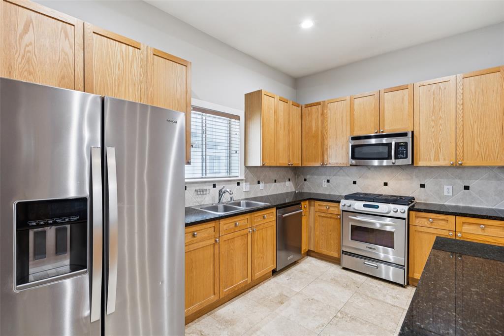 Carreras Twnhms Condo - Residential