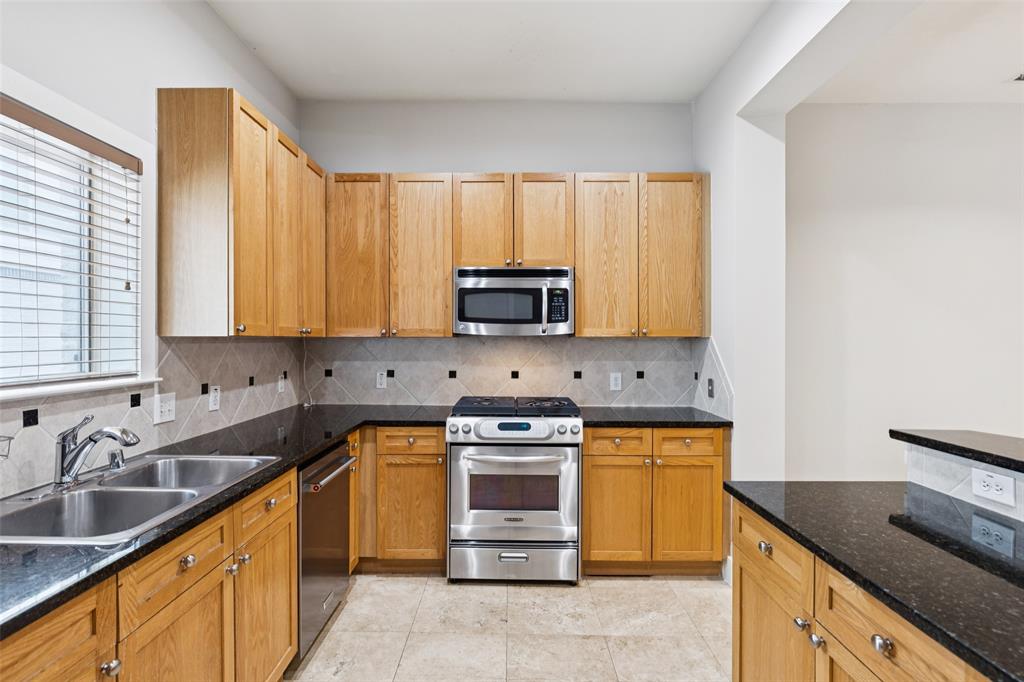 Carreras Twnhms Condo - Residential