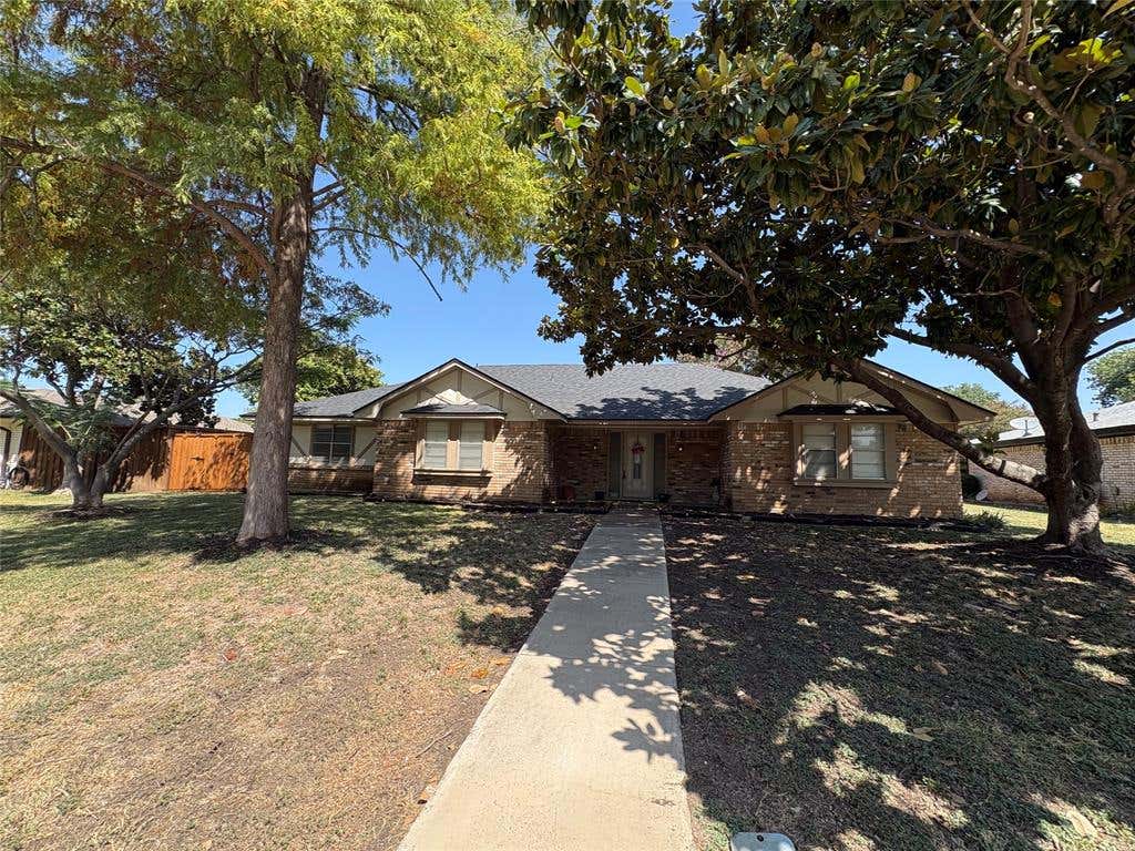 Photo of 1025 Cloverdale Lane, DeSoto, TX 75115 (MLS # 21357457)