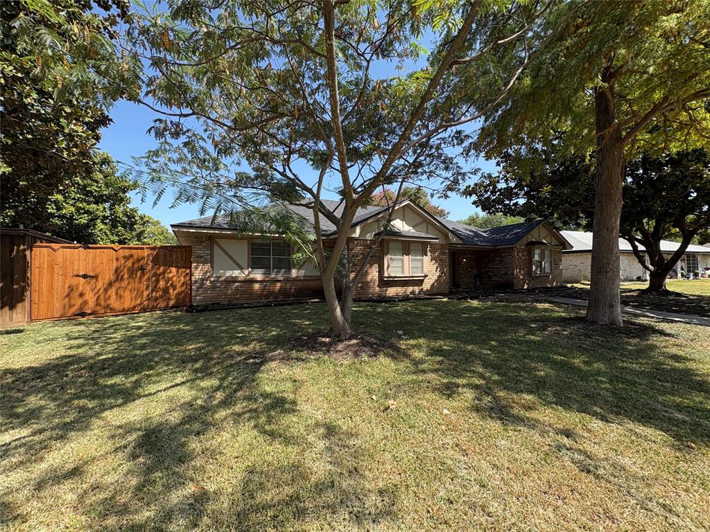 Photo of 1025 Cloverdale Lane, DeSoto, TX 75115 (MLS # 21357457)
