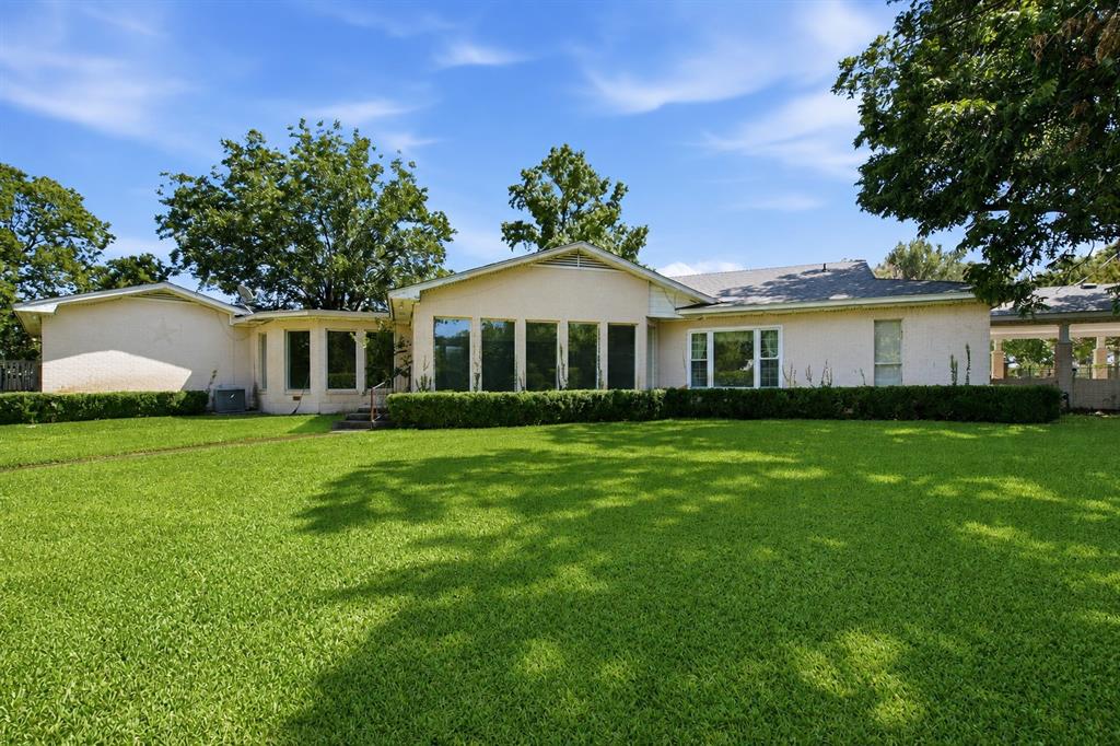 435 Horseshoe Trail W