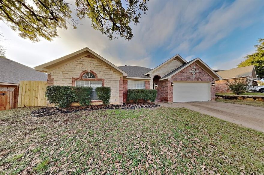 Charming 4 bed, 2  bath 1,830 sq ft home in Mansfield! Open kitchen concept with updated counters. Primary suite with attached bathroom. Spacious backyard, great for gatherings! Pets accepted on a case by case basis. Additional admin fees apply. The Fireplace is decorative. Schedule your showing today! This home is as-is.  

This home may be located within a Homeowners Association (HOA) community. If so, residents will be responsible for adhering to all HOA rules and regulations. Please contact your agent or landlord's agent for more information.