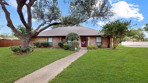 1931 Crestside Circle Carrollton TX 75007