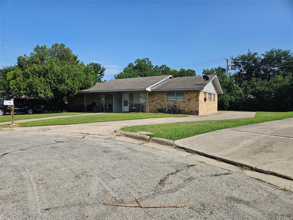 1902 Maplewood Court 1904