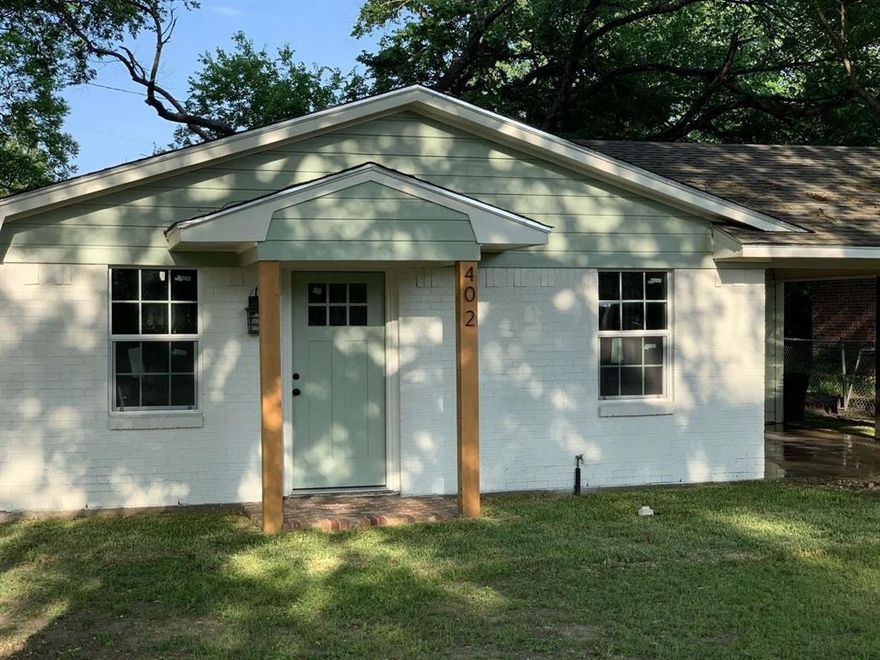 3 bedroom 1 bathroom home within walking distance to Kaufman square. Home was completely renovated in 2020.