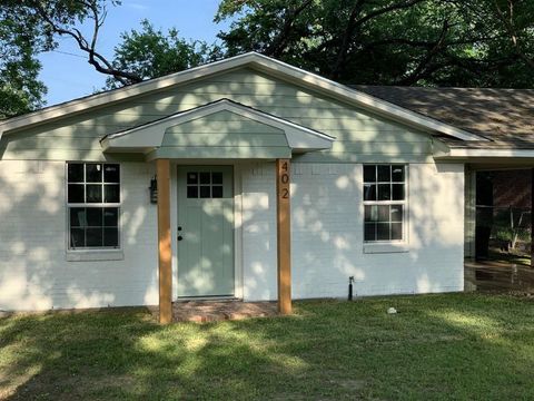 Photo of 402 N Monroe Street, Kaufman, TX 75142 (MLS # 21173639)