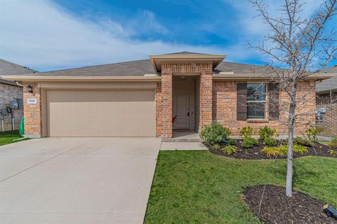 Photo of 628 Spaulding Street, Justin, TX 76247 (MLS # 21211000)