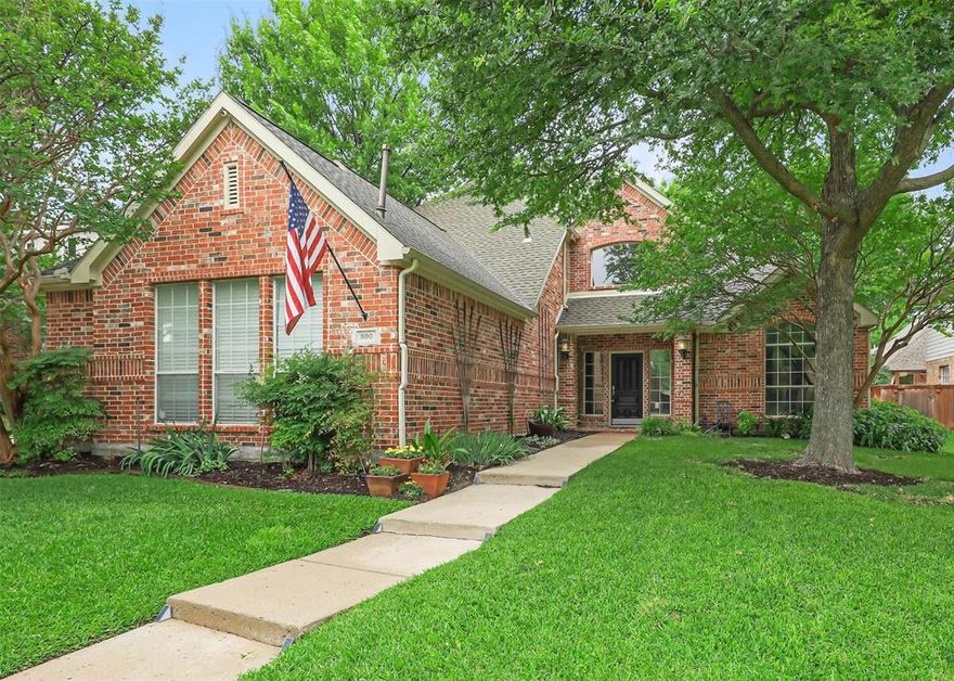 Stonebridge Ranch!!  Charming 4 bedroom, 3.1 bath home in desirable the Hackberry Ridge neighborhood of Stonebridge Ranch. Pretty drive up to this well landscaped home.  Inside is designated study, formal dining, kitchen open to family room and first floor primary bedroom.  Updated kitchen with  white cabinets, quartz counters and pretty backsplash! Wood floors throughout living areas! Private primary bedroom has updated bath with free standing tub, frameless shower and quartz counters!  3 bedroom, 2 baths and game room up! Oversized backyard with patio and deck!  Room for pool, play and more! Front entry, J-swing drive and 3 car garage!! Community pool, trails, parks, and numerous golf opportunities! Move in ready!