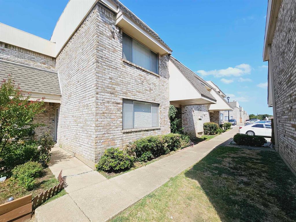 2244 Village North Drive 2244