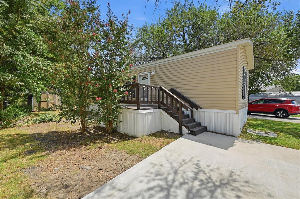 22 1601 E FM 1417