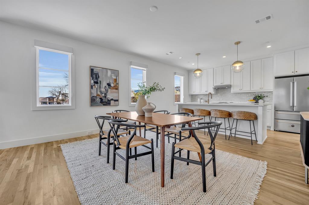 7207 Gaston Avenue 906