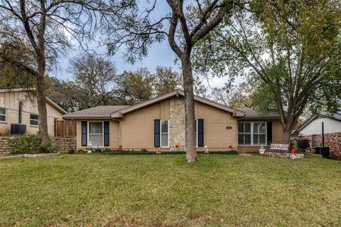 Photo of 1816 Kynette Drive, Euless, TX 76040 (MLS # 21112333)