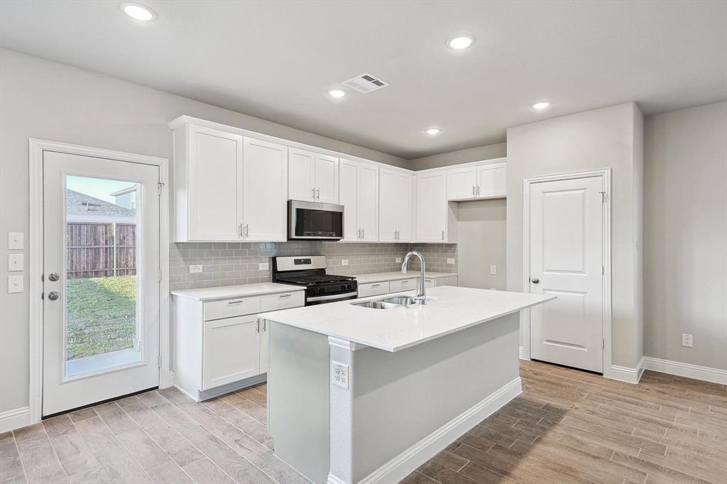 Venetian At Weston, Ph 1 - Residential Lease