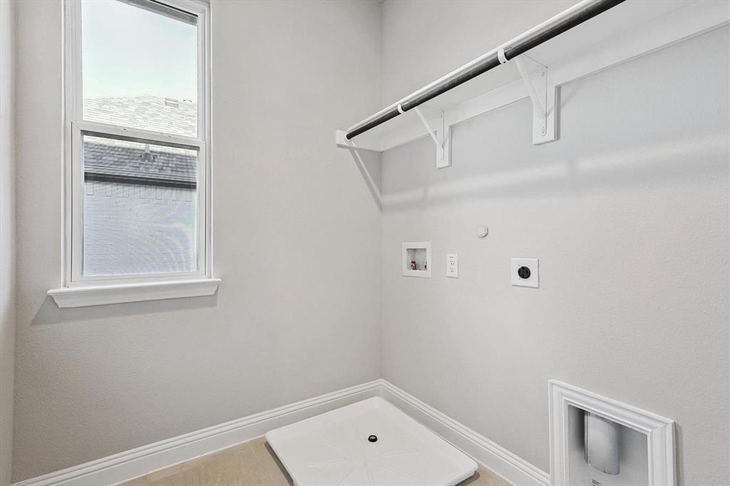 Venetian At Weston, Ph 1 - Residential Lease