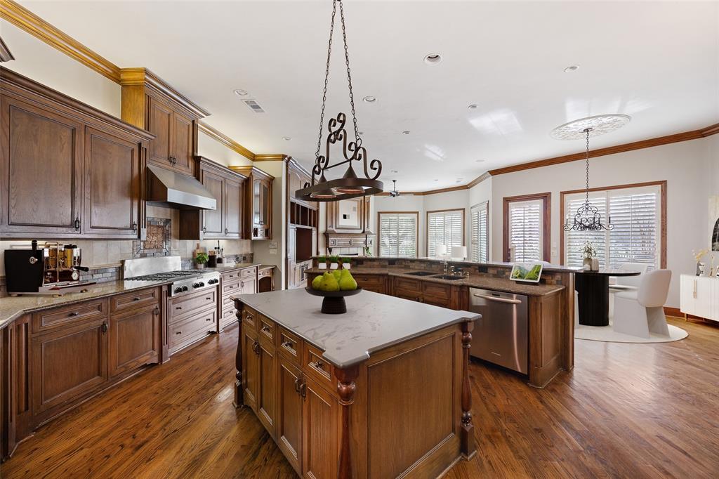 LAKESIDE ON PRESTON - Residential