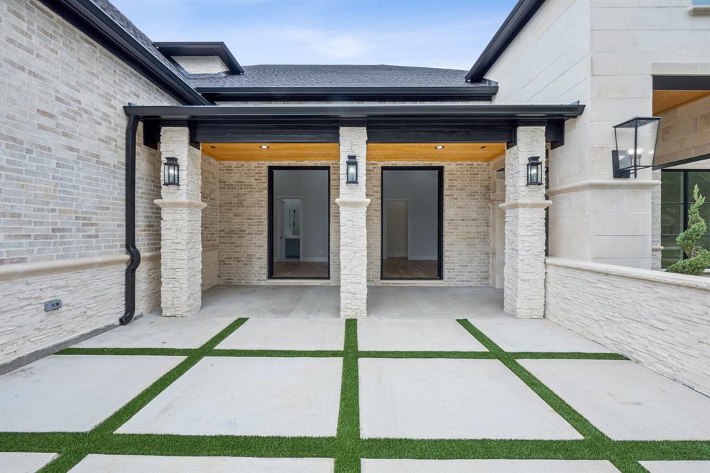 200 Valley View Drive N