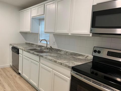 Photo of 1046 W Collins Street, Denison, TX 75020 (MLS # 21164663)