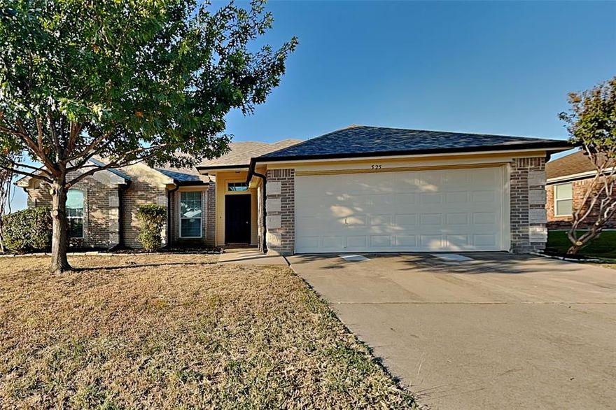 Charming 4 bed, 2 bath 1,844 sq ft home in Burleson! Open kitchen concept with updated counters. Primary suite with attached bathroom. Spacious backyard, great for gatherings! Pets accepted on a case by case basis. Additional admin fees apply. The Fireplace is decorative. Schedule your showing today! This home is as-is.  

This home may be located within a Homeowners Association (HOA) community. If so, residents will be responsible for adhering to all HOA rules and regulations. Please contact your agent or landlord's agent for more information.