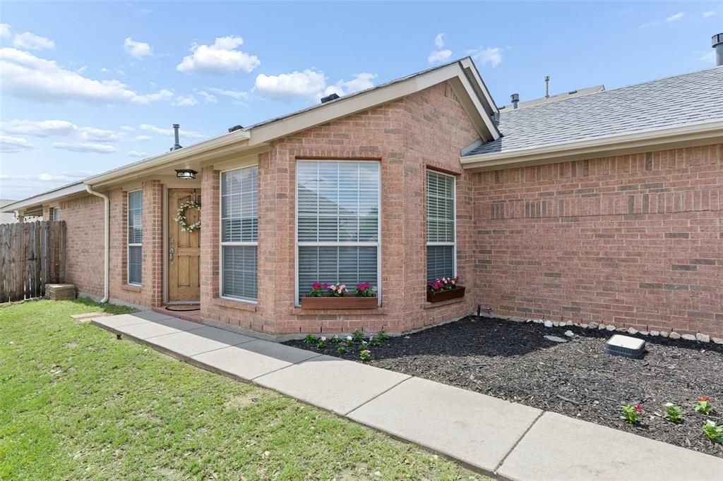 Photo of 12184 Thicket Bend Drive, Fort Worth, TX 76244 (MLS # 21251044)