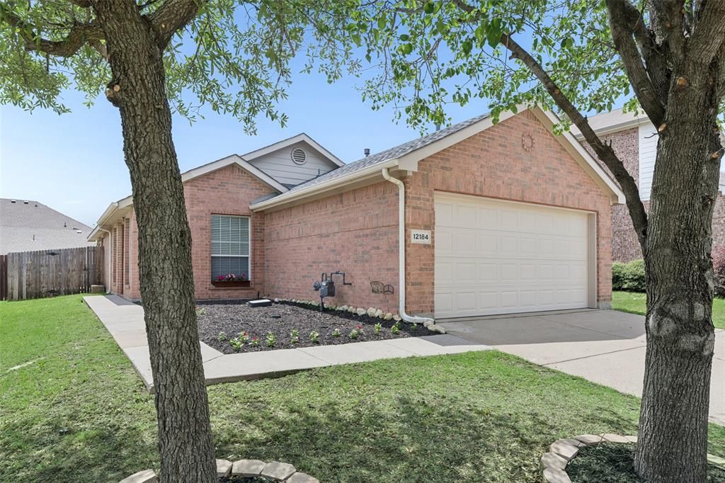 Photo of 12184 Thicket Bend Drive, Fort Worth, TX 76244 (MLS # 21251044)