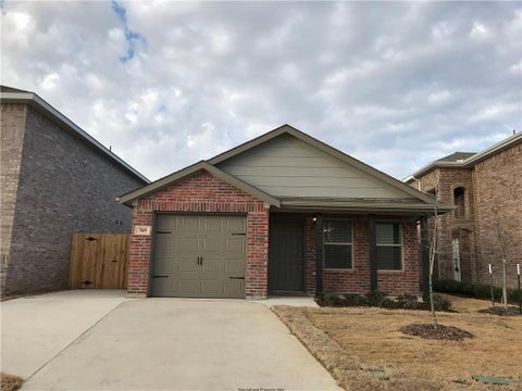 Photo of 769 River Hill Lane, Fort Worth, TX 76114 (MLS # 21390828)