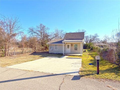 Photo of 203 W Nolan Street, Lorena, TX 76655 (MLS # 21197417)